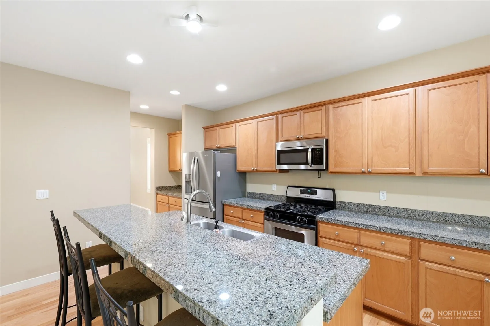 24750 NE 3rd Place , Sammamish, WA 98074