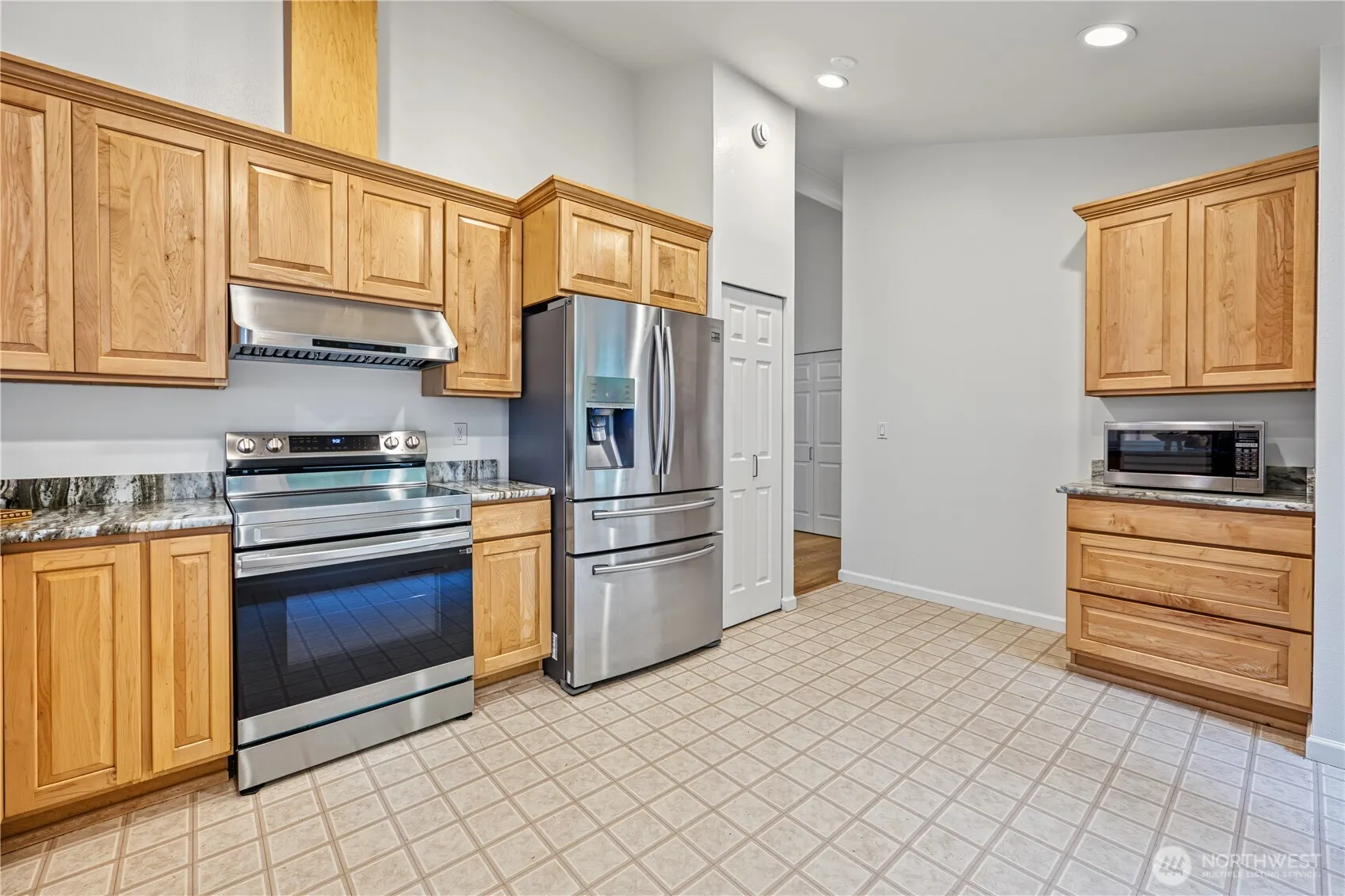 10827 159th Court NE, Redmond, WA 98052