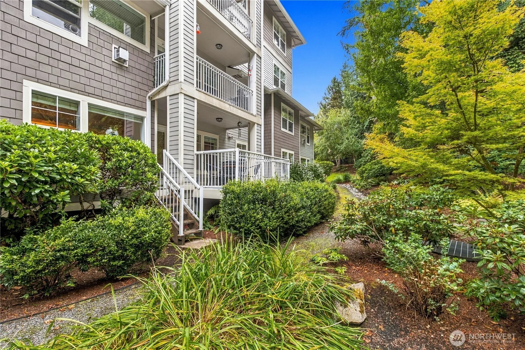 4535 Providence Point Place SE #102, Issaquah, WA 98029