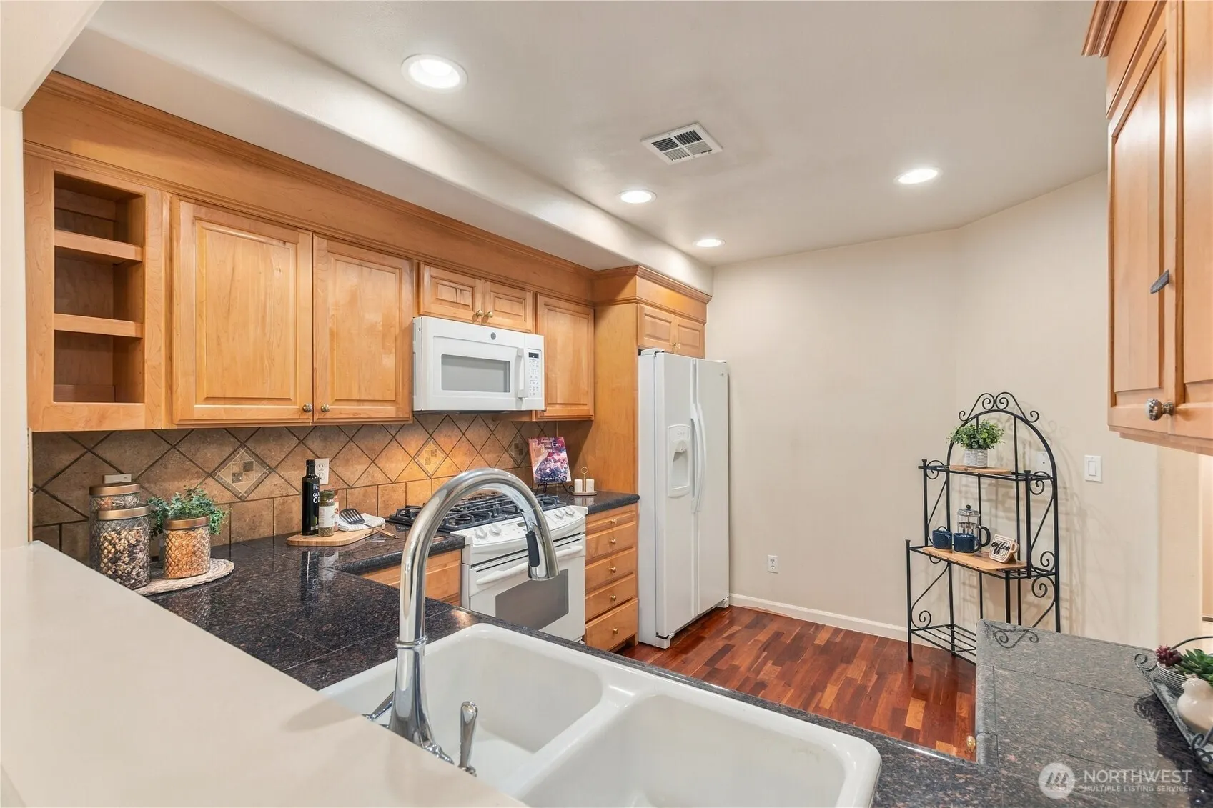 4535 Providence Point Place SE #102, Issaquah, WA 98029