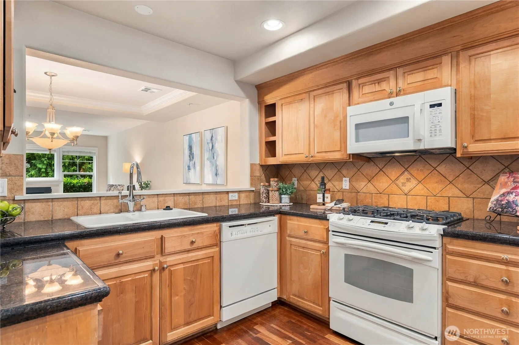 4535 Providence Point Place SE #102, Issaquah, WA 98029