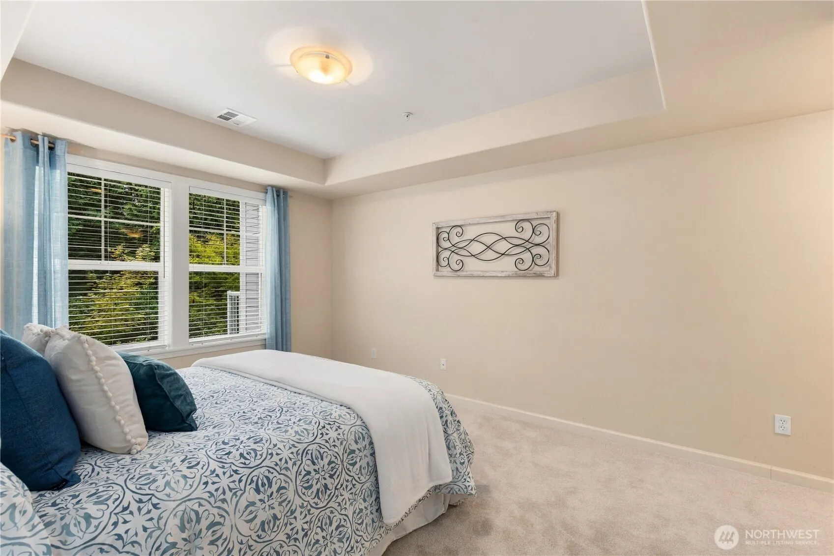 4535 Providence Point Place SE #102, Issaquah, WA 98029