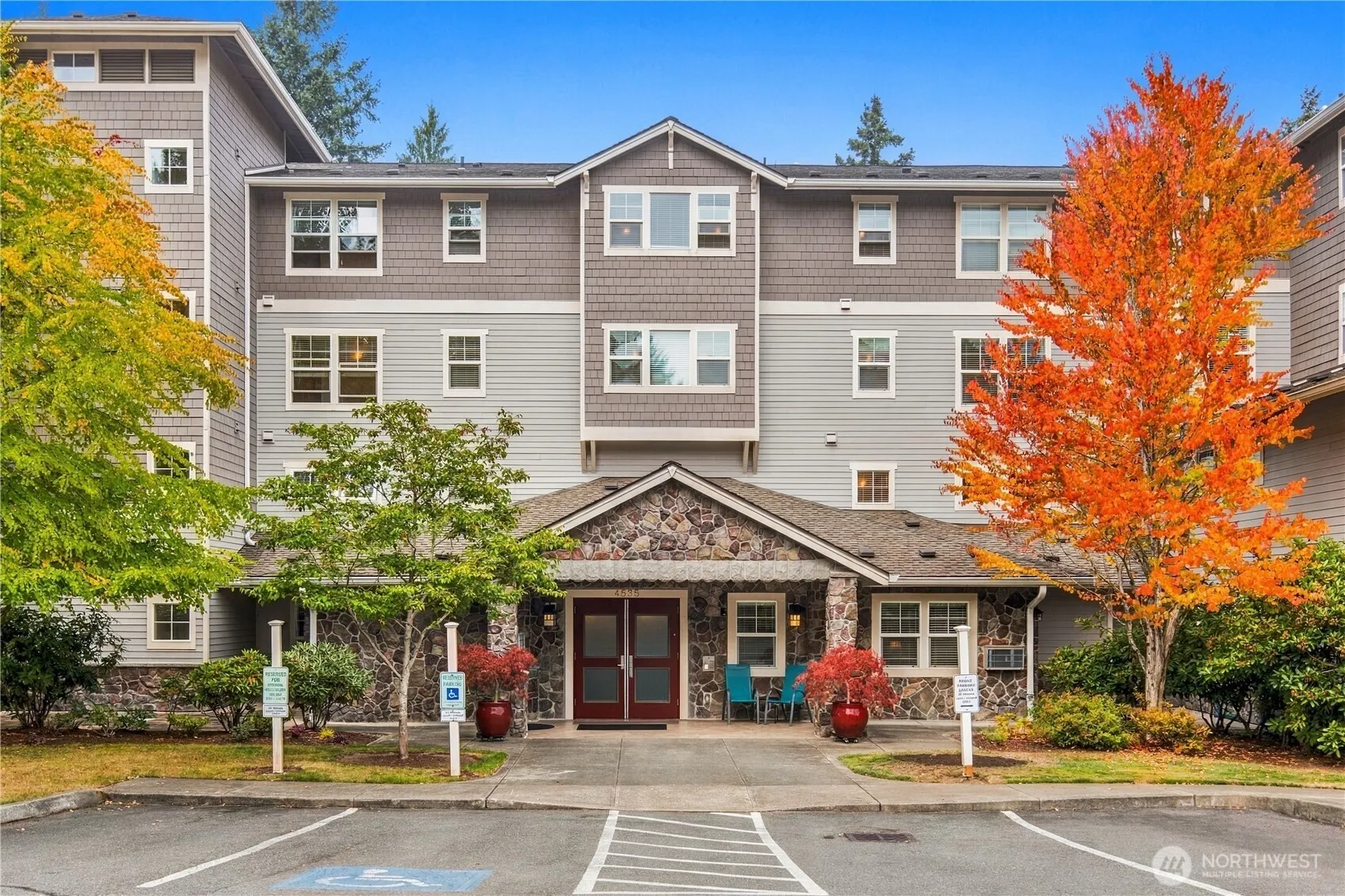4535 Providence Point Place SE #102, Issaquah, WA 98029