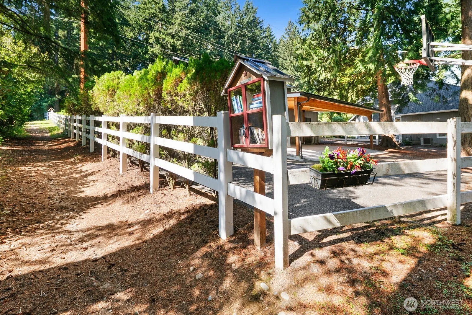 13605 NE 48th Place , Bellevue, WA 98005
