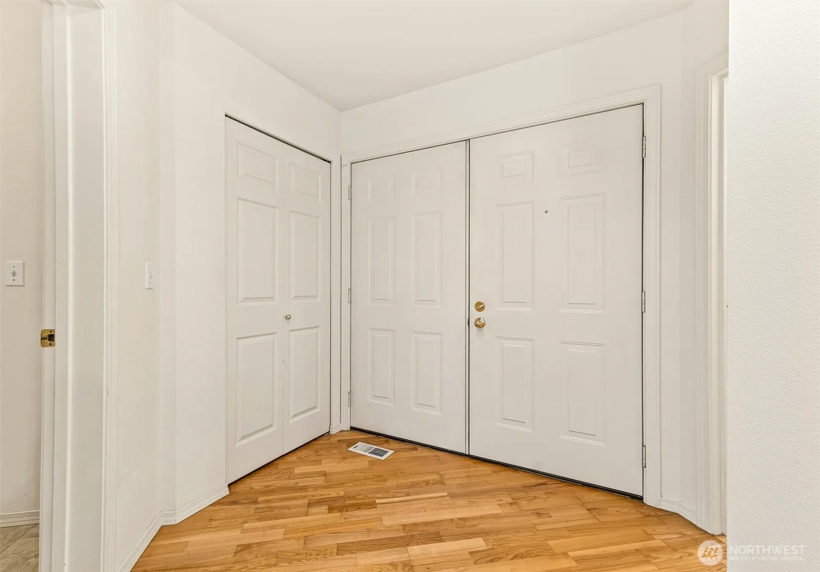 18555 NE 57th Street #18555, Redmond, WA 98052