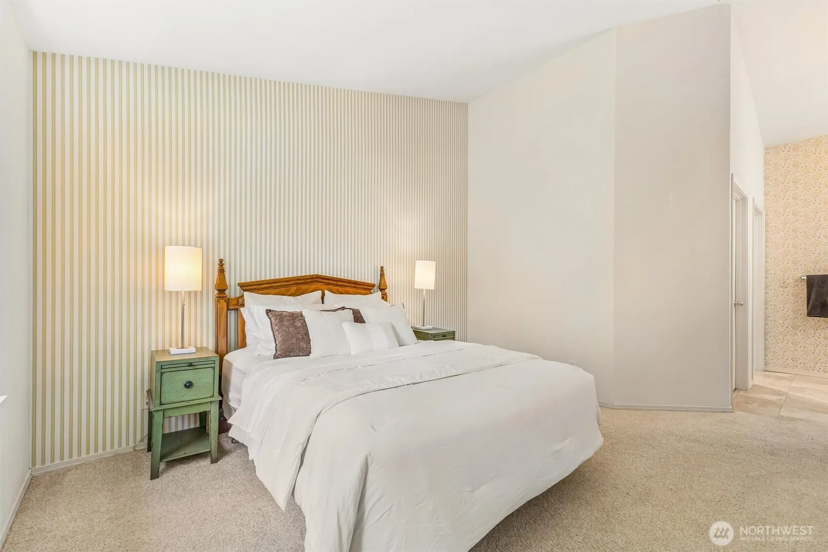18555 NE 57th Street #18555, Redmond, WA 98052