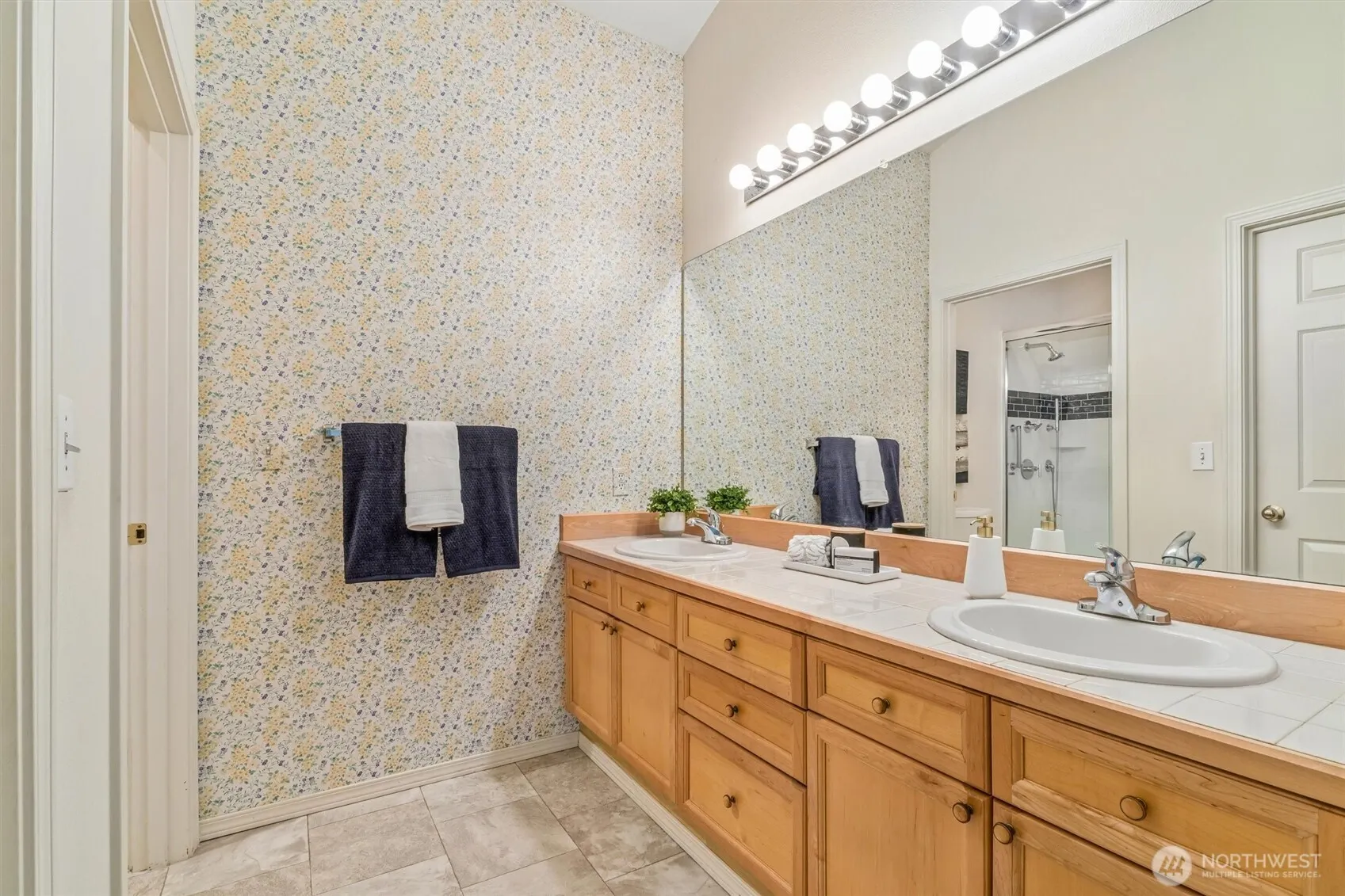 18555 NE 57th Street #18555, Redmond, WA 98052