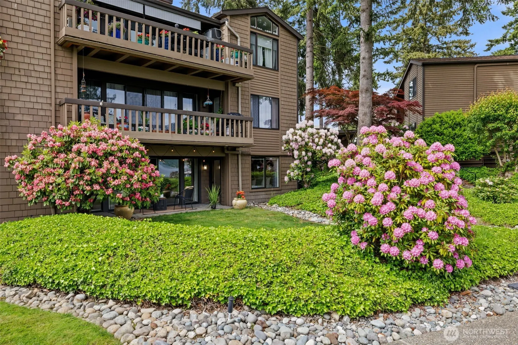 17498 NE 40th Place #I1, Redmond, WA 98052