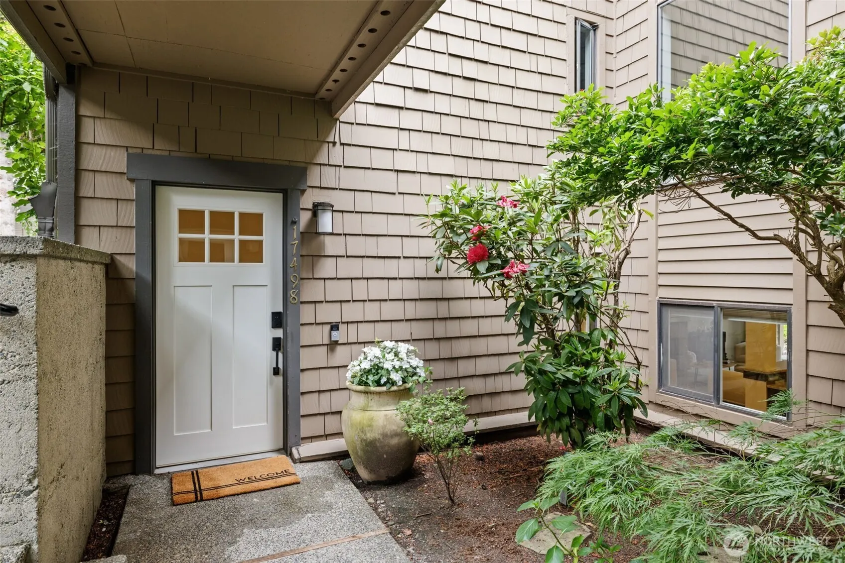 17498 NE 40th Place #I1, Redmond, WA 98052