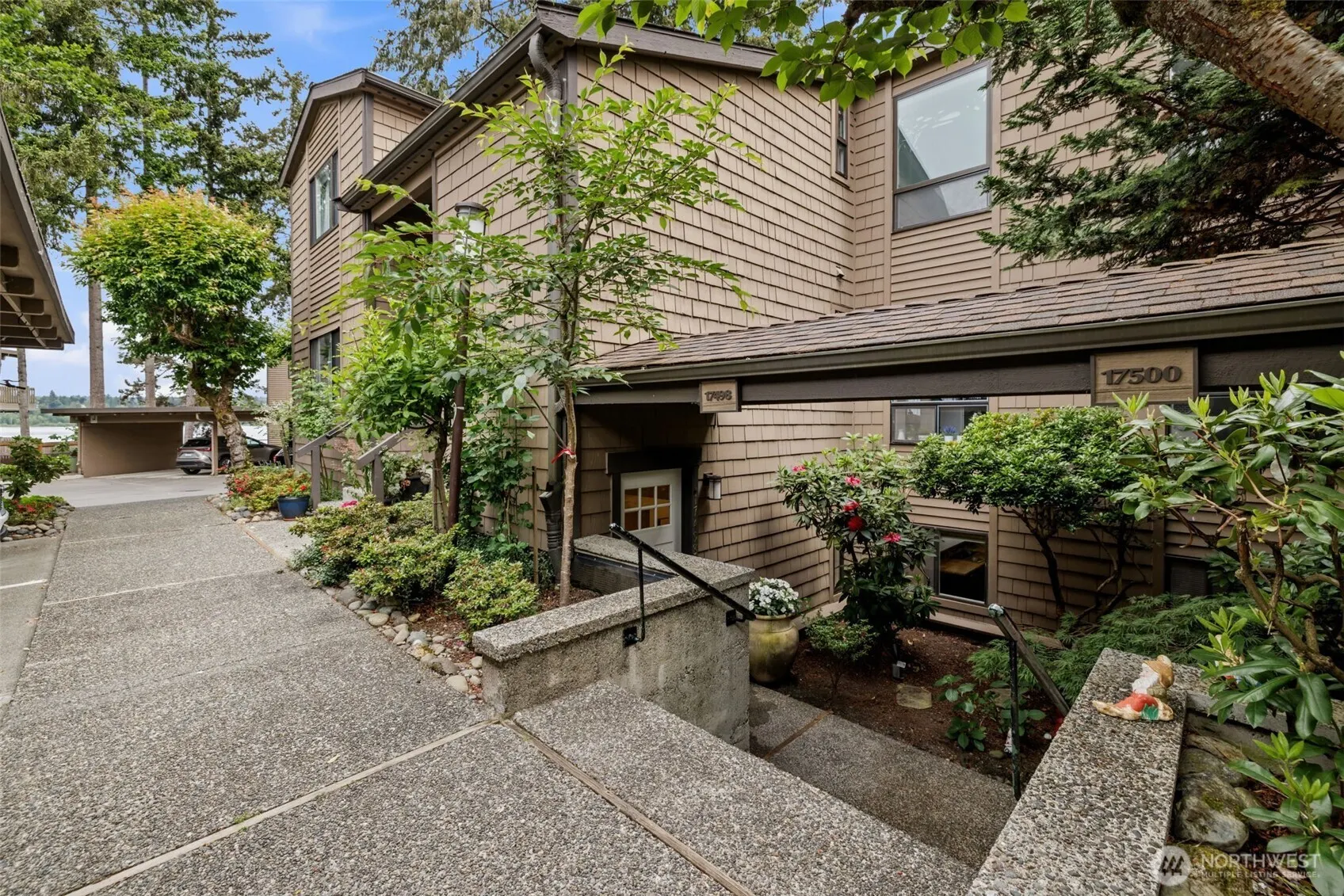 17498 NE 40th Place #I1, Redmond, WA 98052