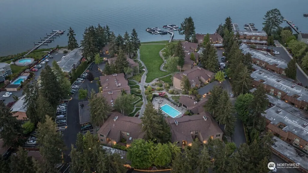 17498 NE 40th Place #I1, Redmond, WA 98052