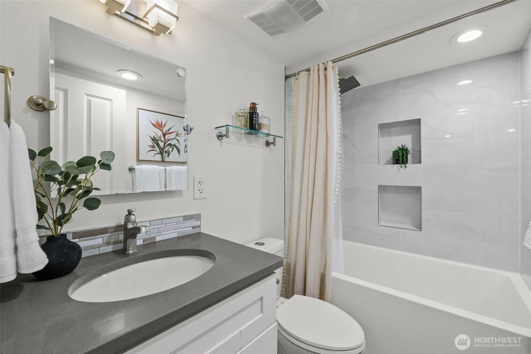 17498 NE 40th Place #I1, Redmond, WA 98052