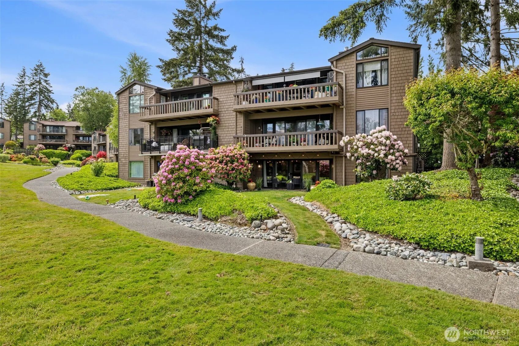 17498 NE 40th Place #I1, Redmond, WA 98052