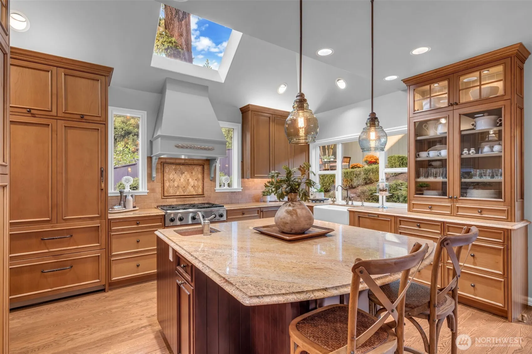 1260 108th Avenue NE, Bellevue, WA 98004