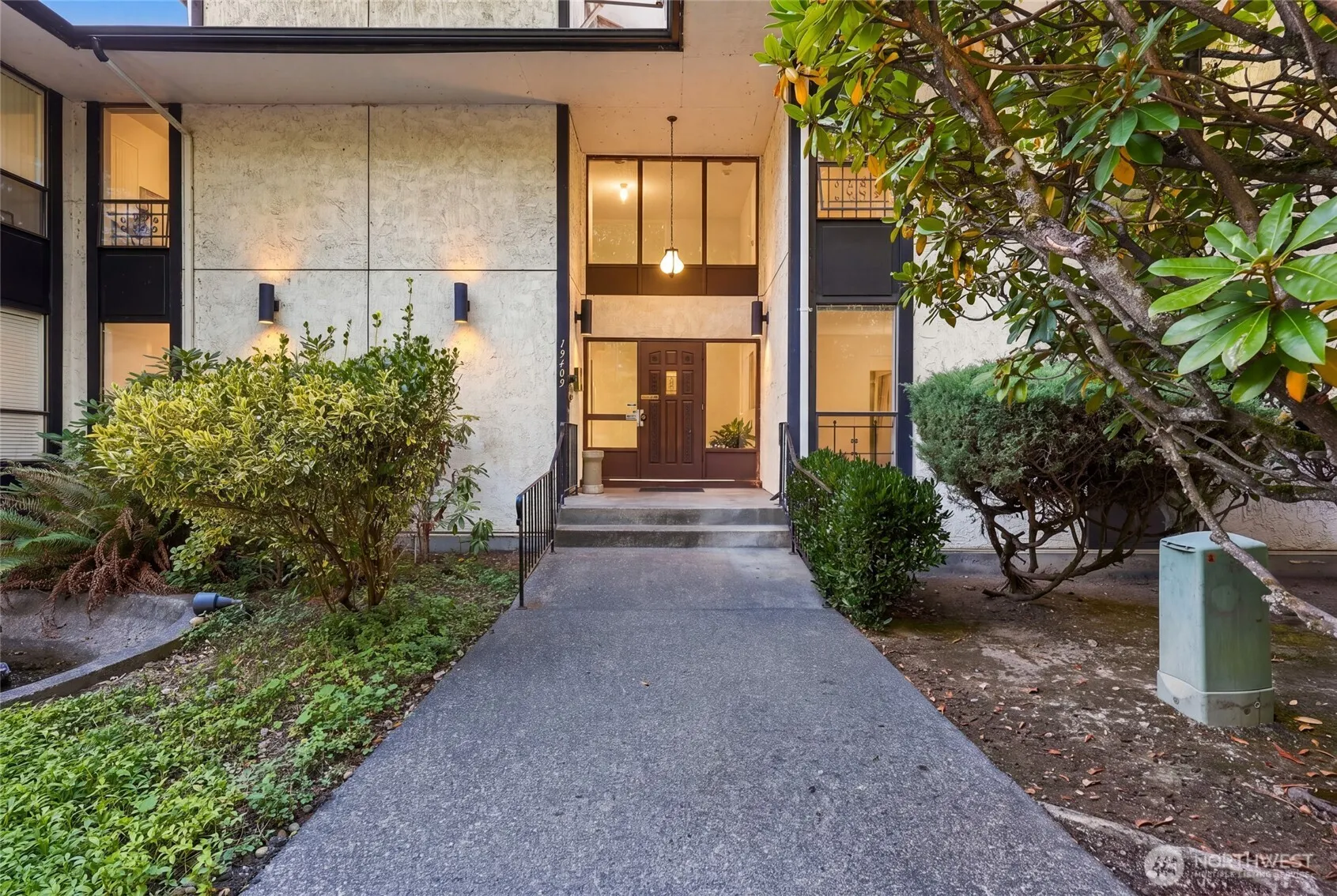 19409 56th Avenue W #301, Lynnwood, WA 98036