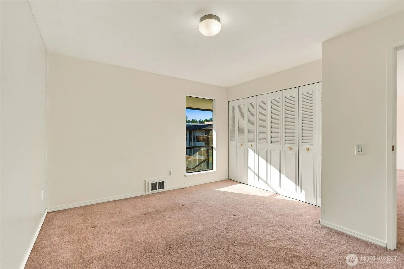 19409 56th Avenue W #301, Lynnwood, WA 98036