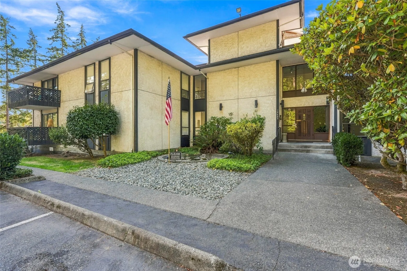 19409 56th Avenue W #301, Lynnwood, WA 98036
