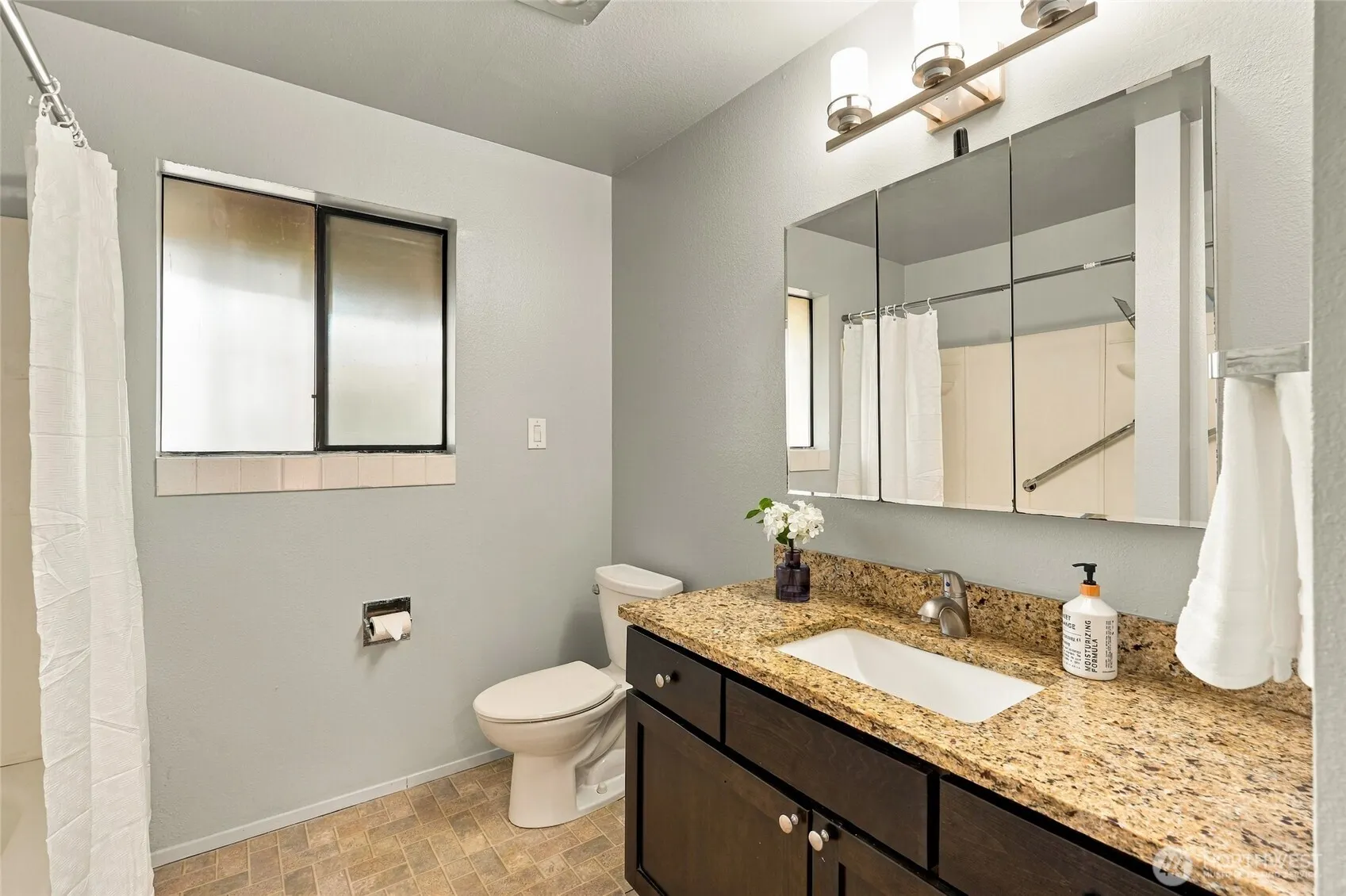 19409 56th Avenue W #301, Lynnwood, WA 98036