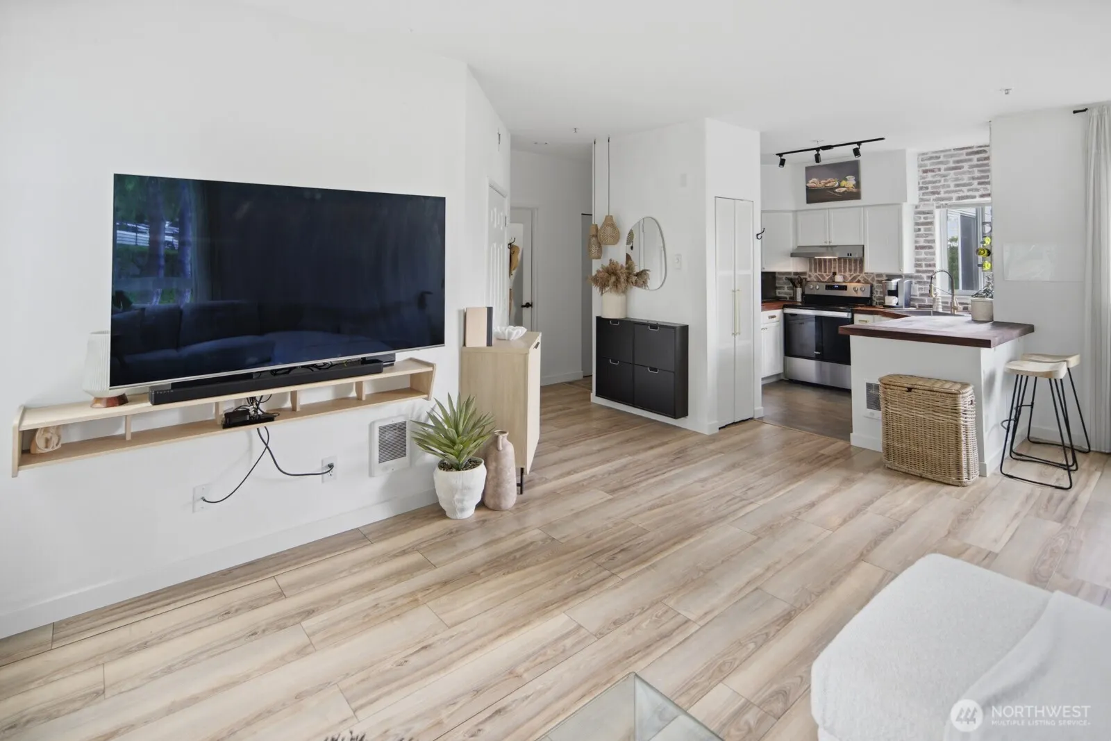 12012 NE 204th Place #C203, Bothell, WA 98011