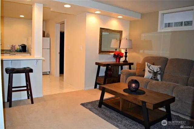 23042 NE 8th st Apt A #A, Sammamish, WA 98074-7230