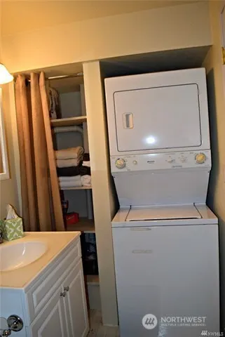 23042 NE 8th st Apt A #A, Sammamish, WA 98074-7230