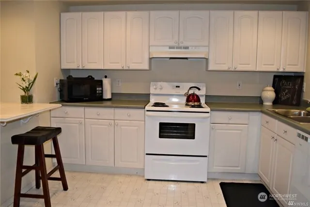 23042 NE 8th st Apt A #A, Sammamish, WA 98074-7230