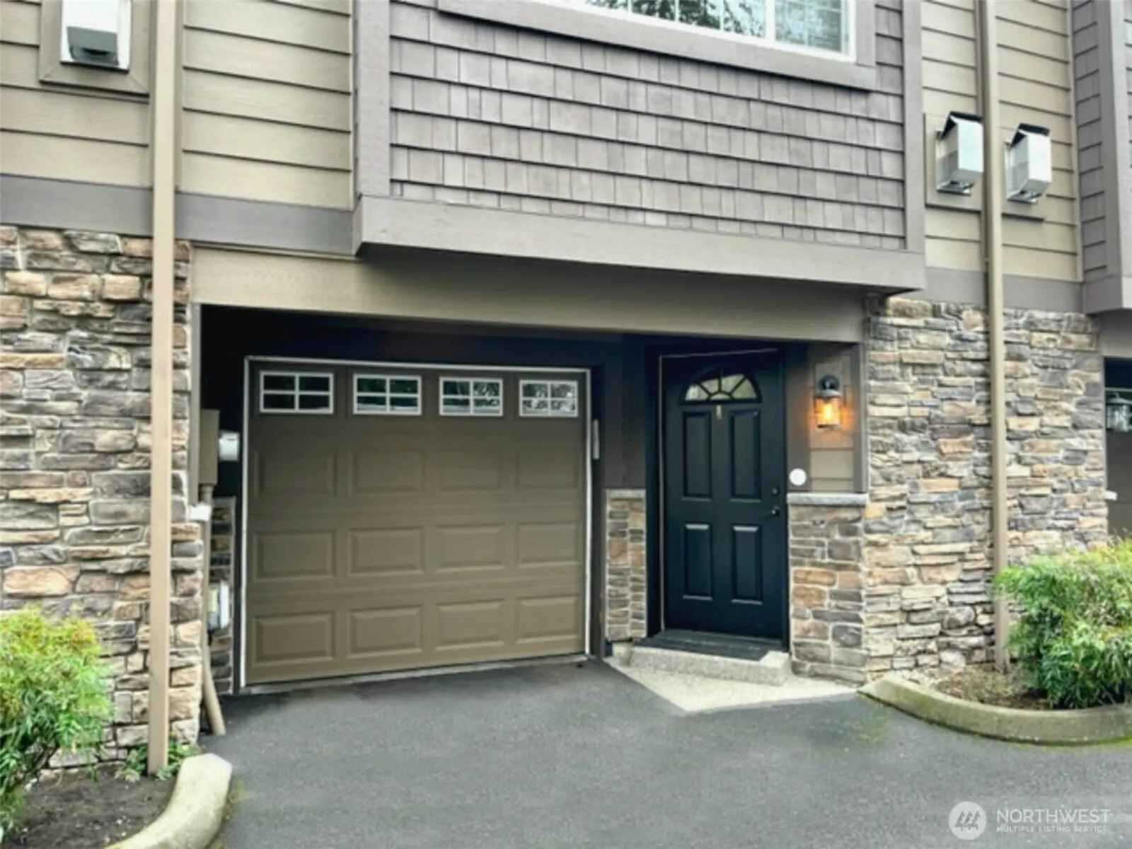 23036 NE 8th Street #D, Sammamish, WA 98074