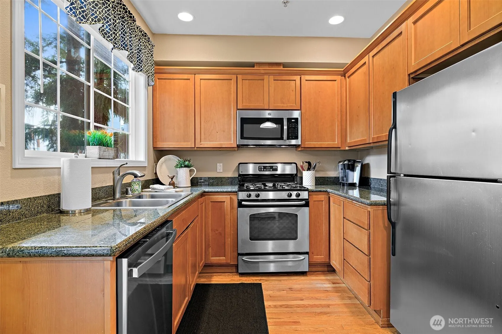 23036 NE 8th Street #D, Sammamish, WA 98074