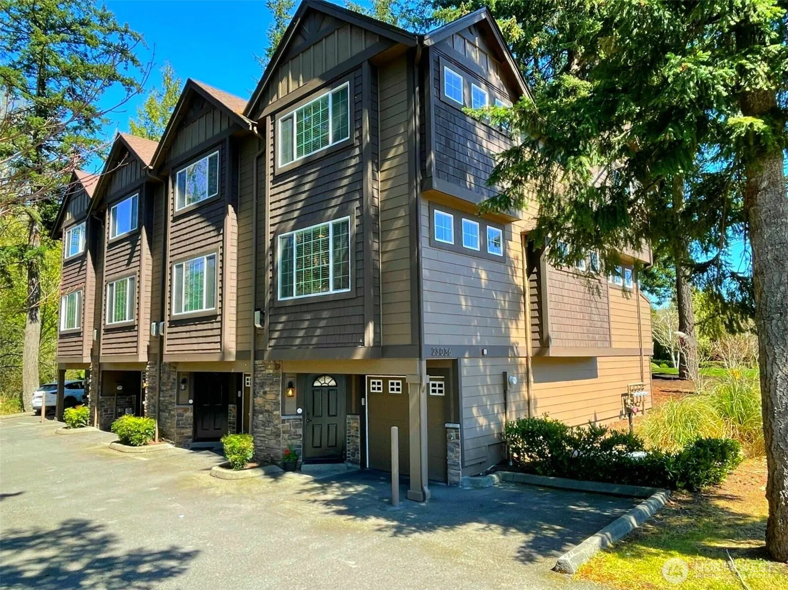 23036 NE 8th Street #D, Sammamish, WA 98074