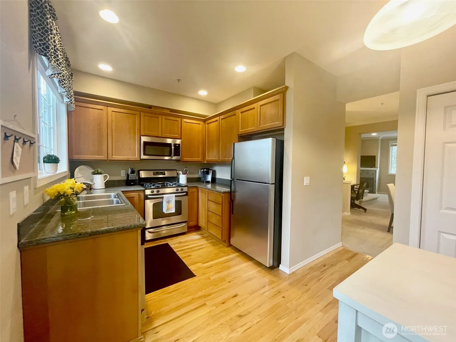 23036 NE 8th Street #D, Sammamish, WA 98074