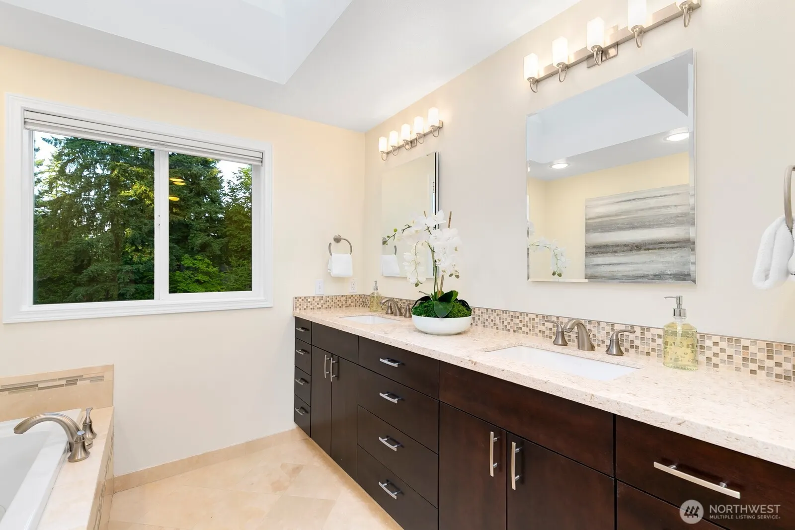 11404 NE 103rd Street , Kirkland, WA 98033