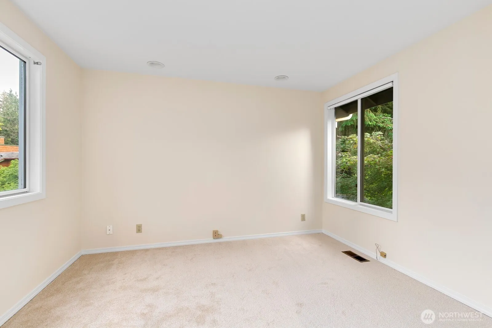 11404 NE 103rd Street , Kirkland, WA 98033