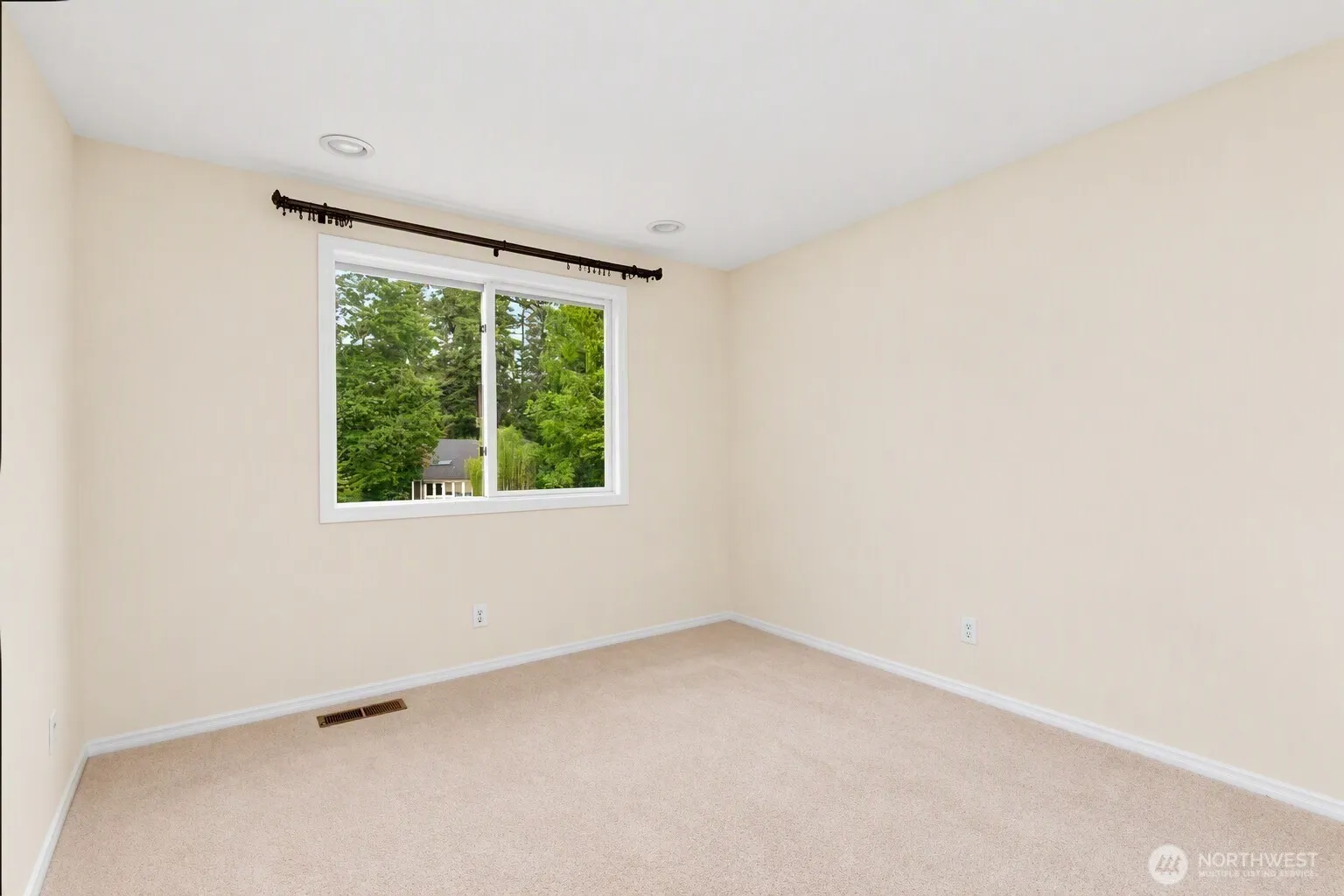 11404 NE 103rd Street , Kirkland, WA 98033