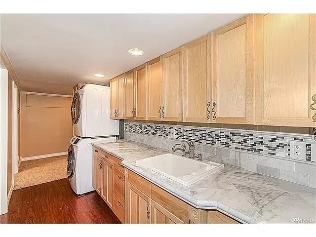 16404 NE 43rd Court , Redmond, WA 98052-5419