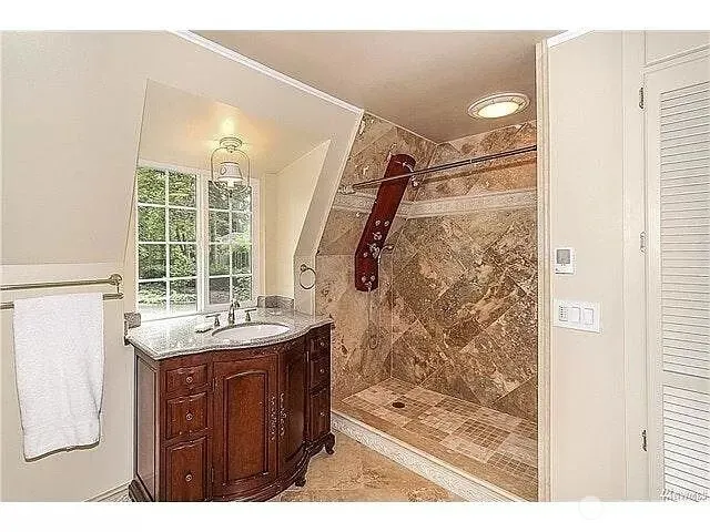 16404 NE 43rd Court , Redmond, WA 98052-5419