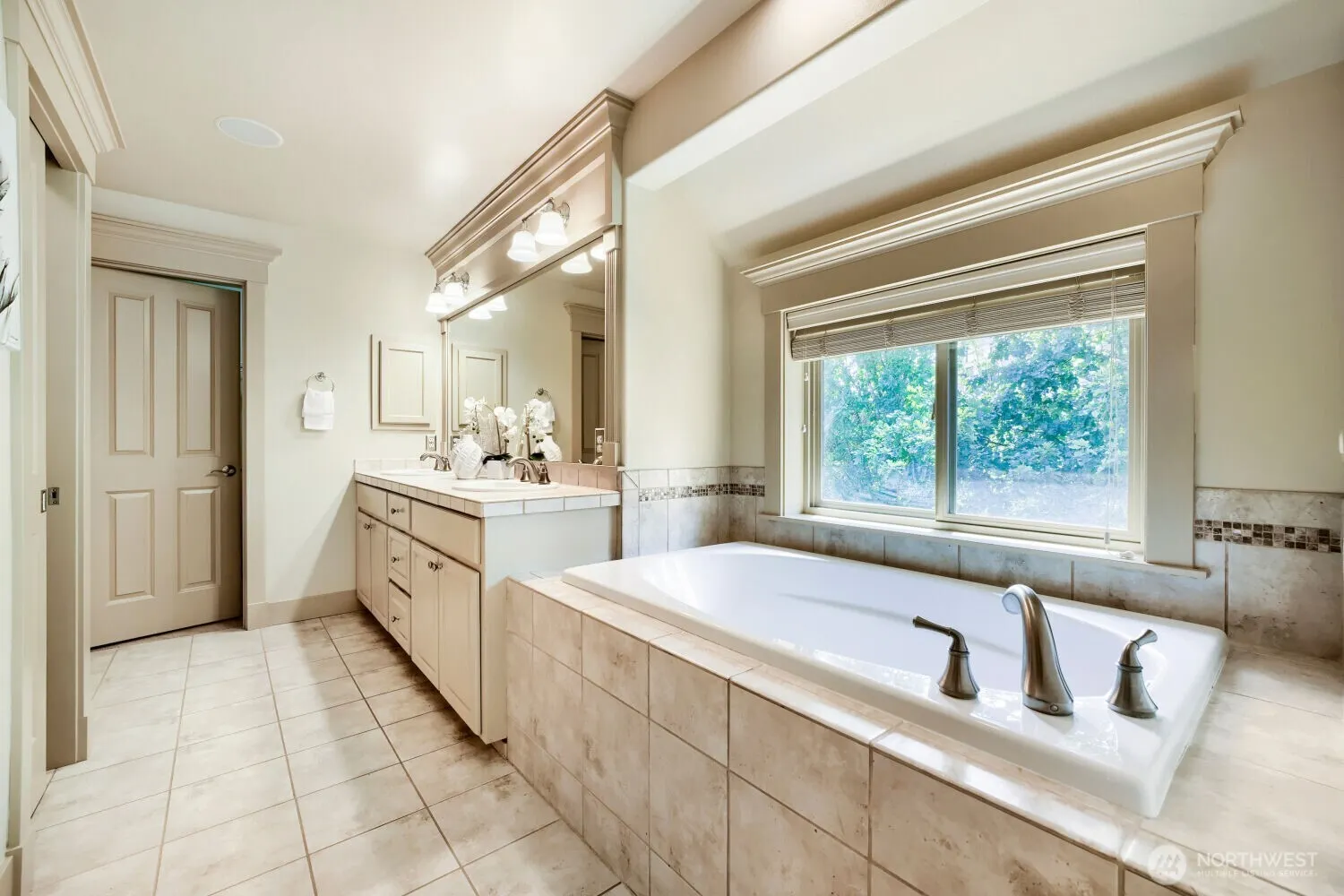 23527 NE 13th Place , Sammamish, WA 98074
