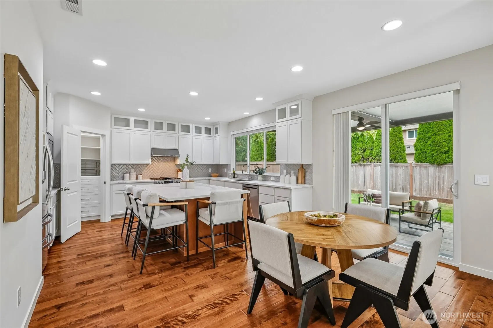 23968 NE 101st Place , Redmond, WA 98053