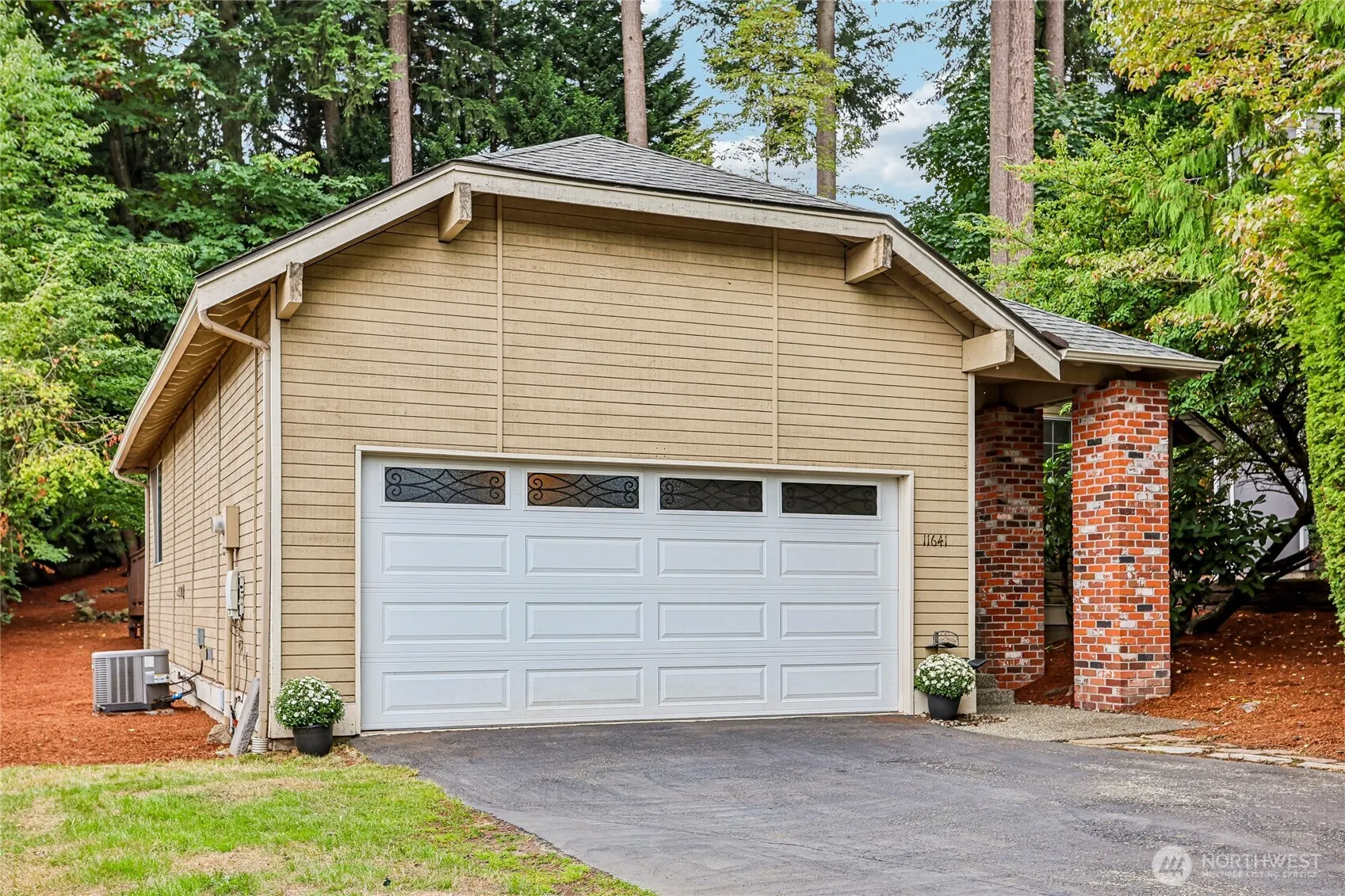11641 NE 95th Street , Kirkland, WA 98033