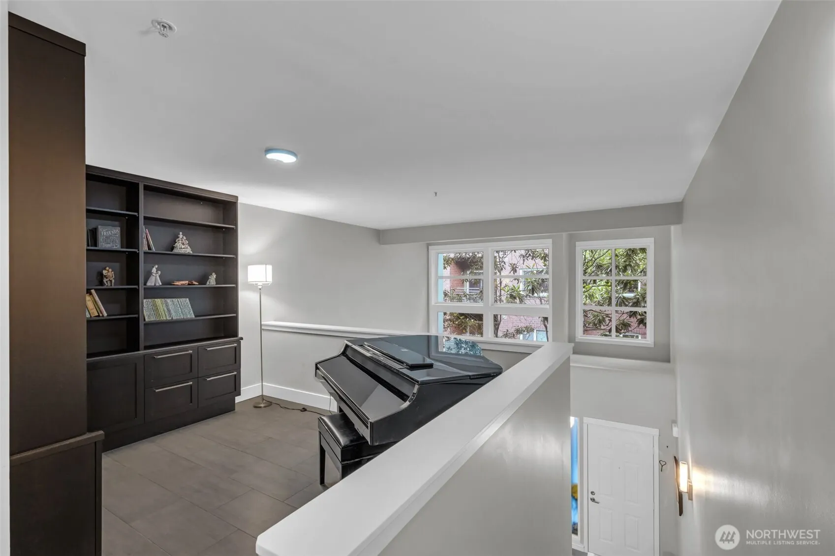 10042 Main Street #117, Bellevue, WA 98004-6027