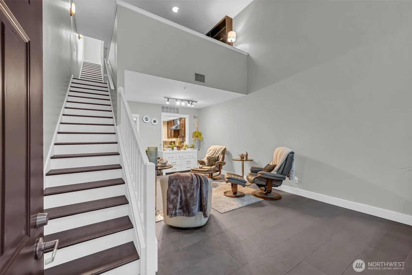 10042 Main Street #117, Bellevue, WA 98004-6027