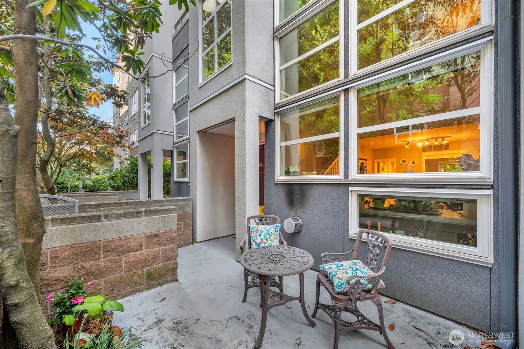 10042 Main Street #117, Bellevue, WA 98004-6027