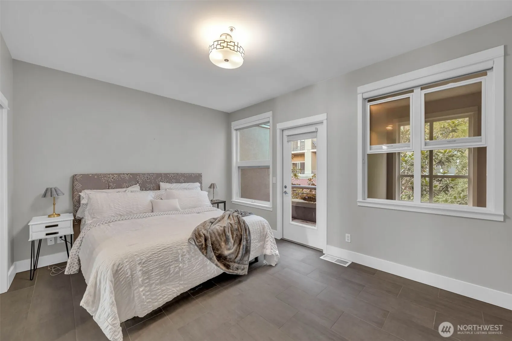 10042 Main Street #117, Bellevue, WA 98004-6027