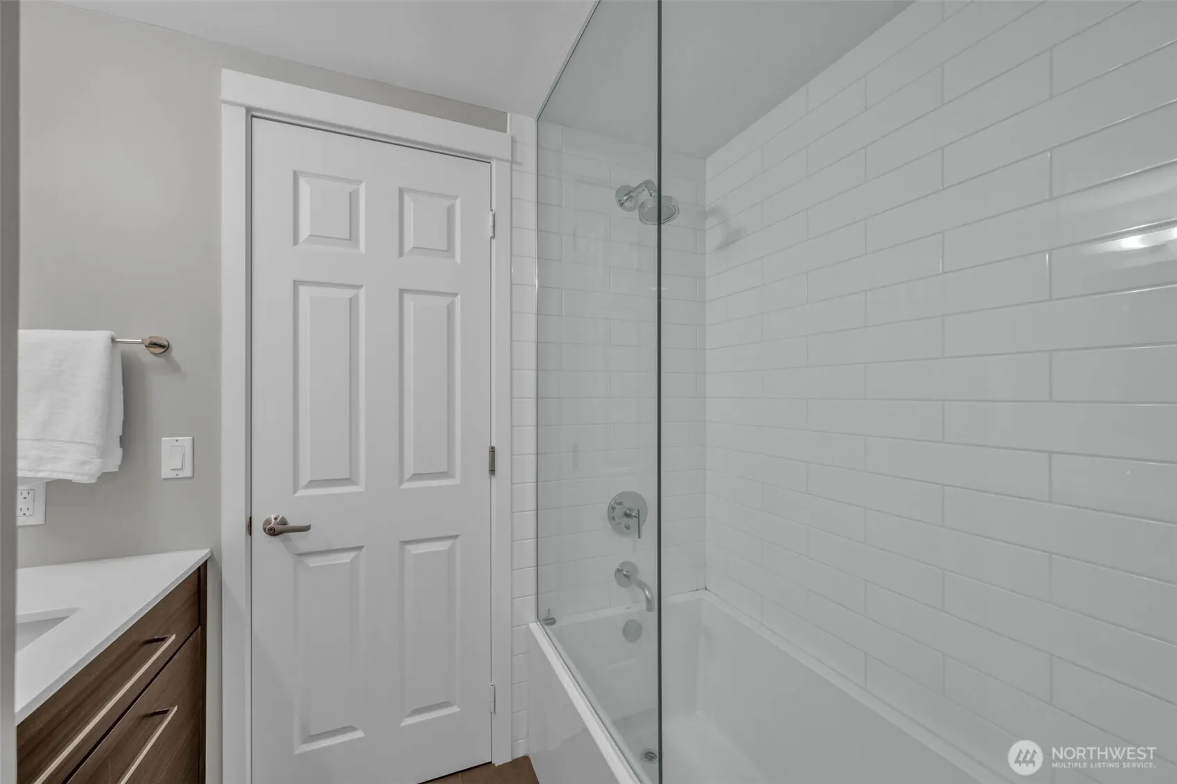10042 Main Street #117, Bellevue, WA 98004-6027