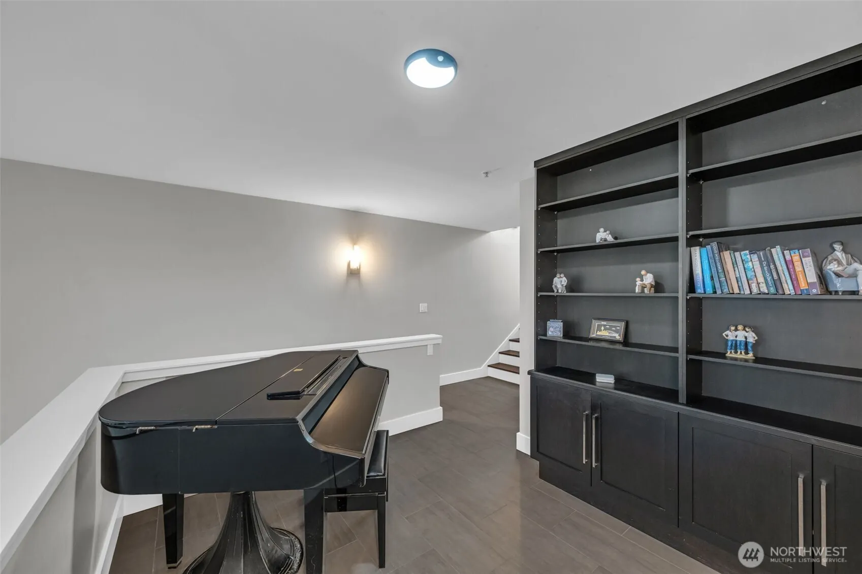 10042 Main Street #117, Bellevue, WA 98004-6027