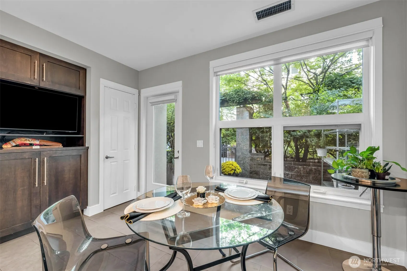 10042 Main Street #117, Bellevue, WA 98004-6027