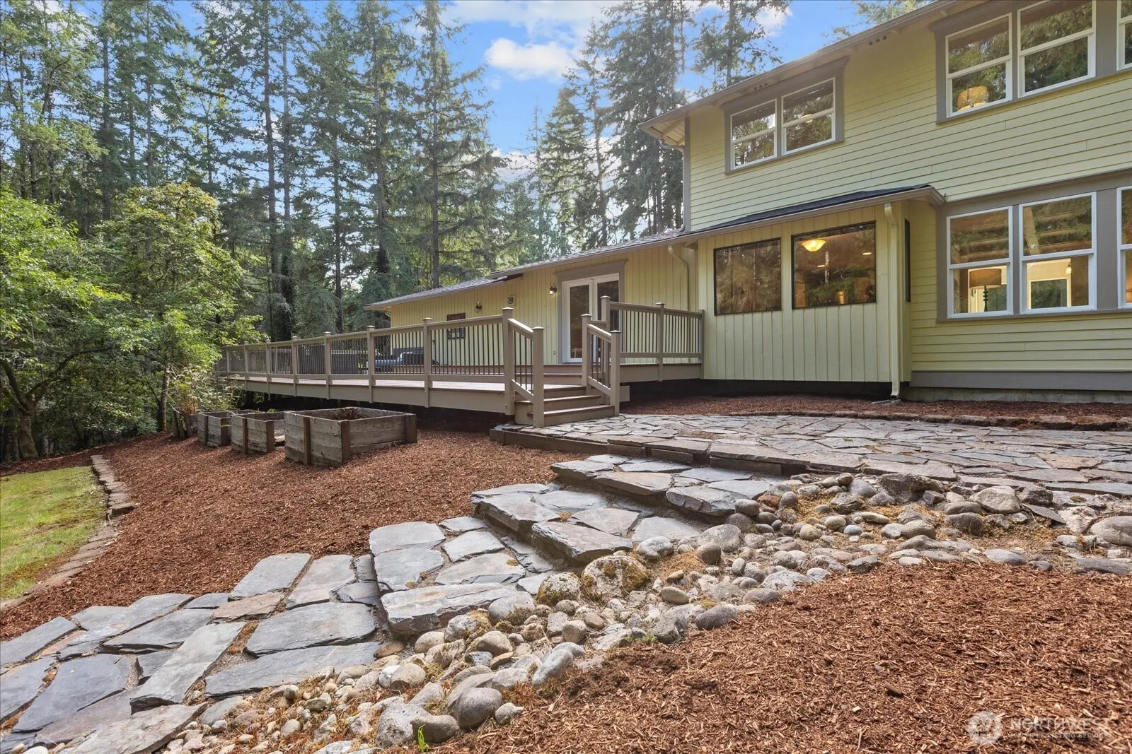 20012 NE 177th St , Woodinville, WA 98077