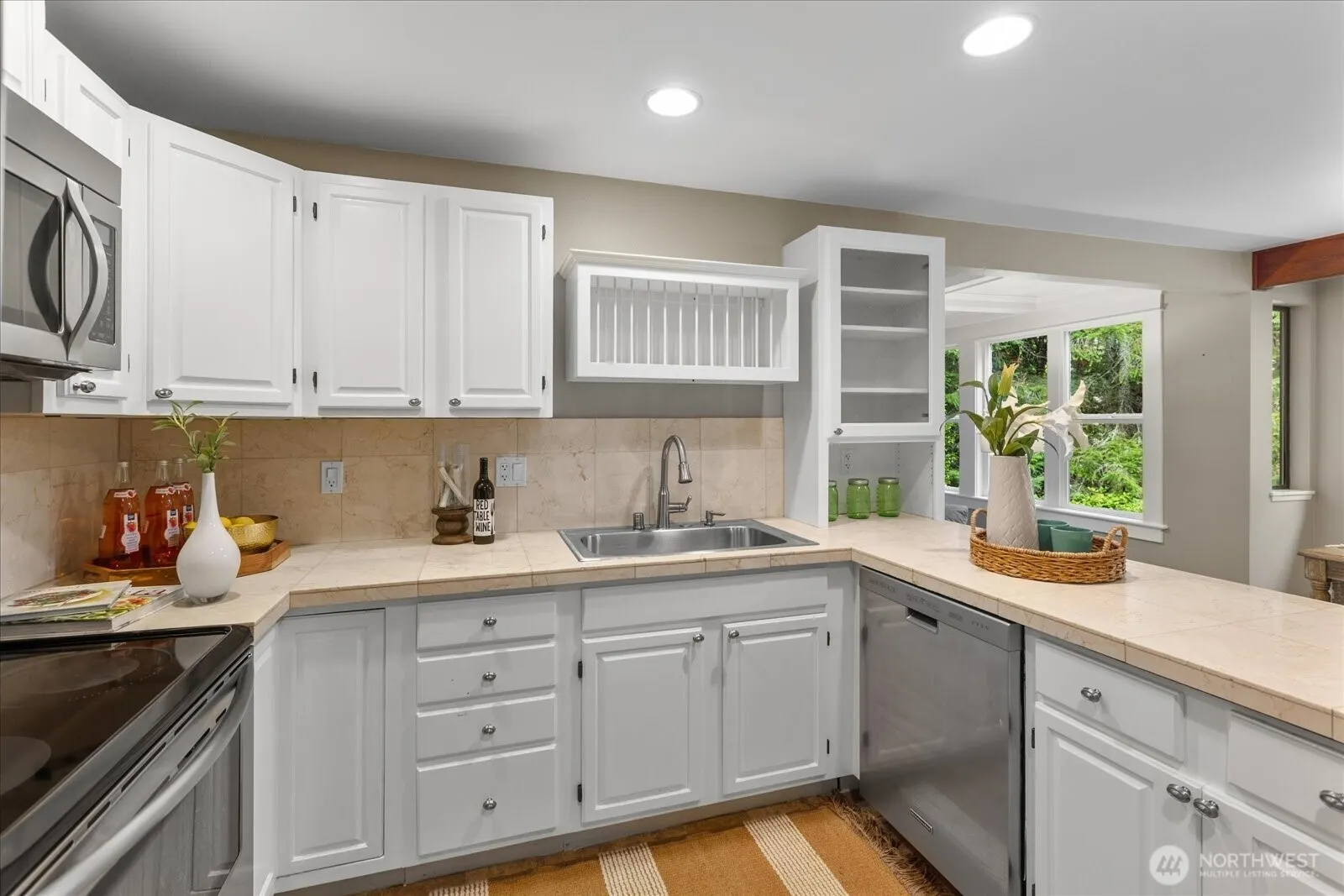20012 NE 177th St , Woodinville, WA 98077