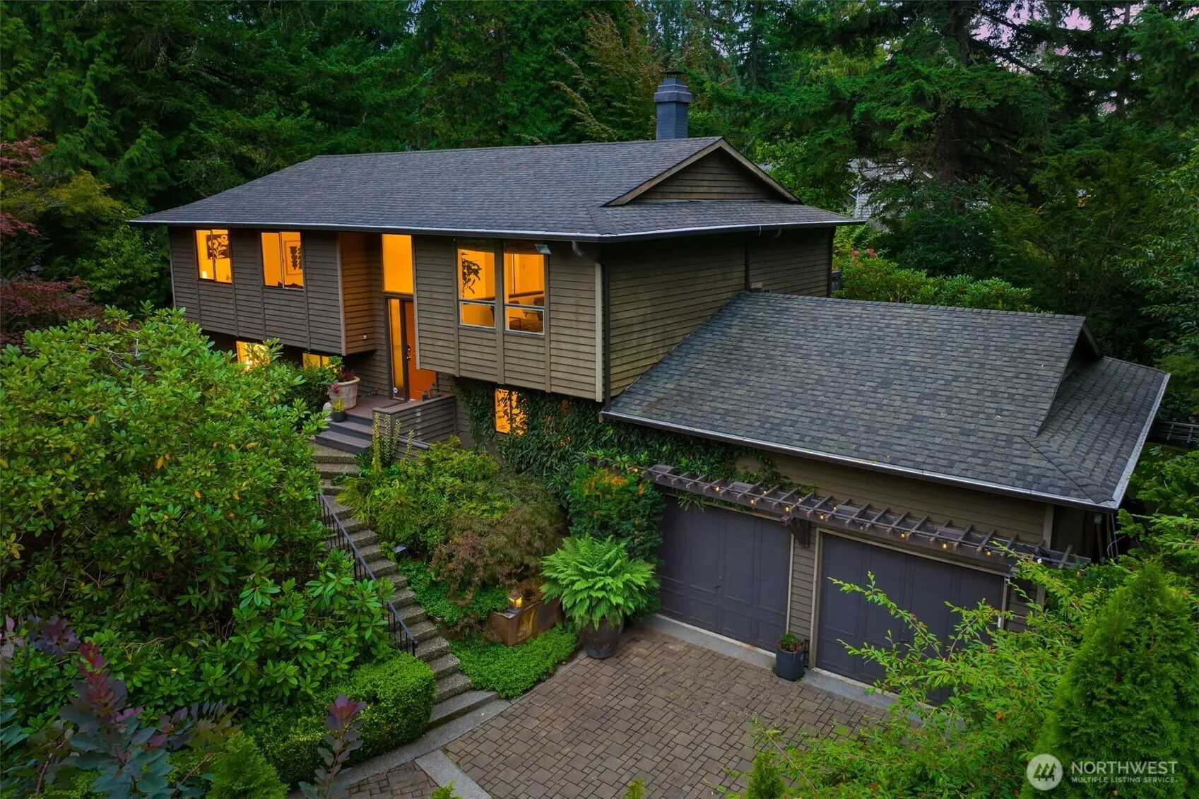 21803 NE 17th Court , Sammamish, WA 98074