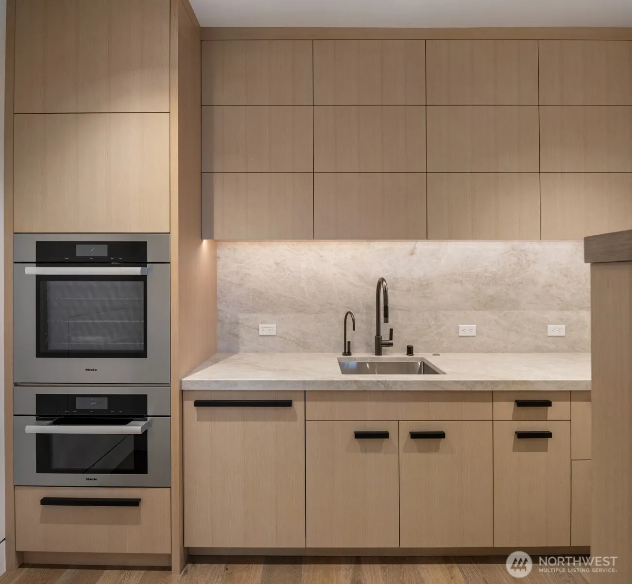 8 100th Avenue NE #401, Bellevue, WA 98004