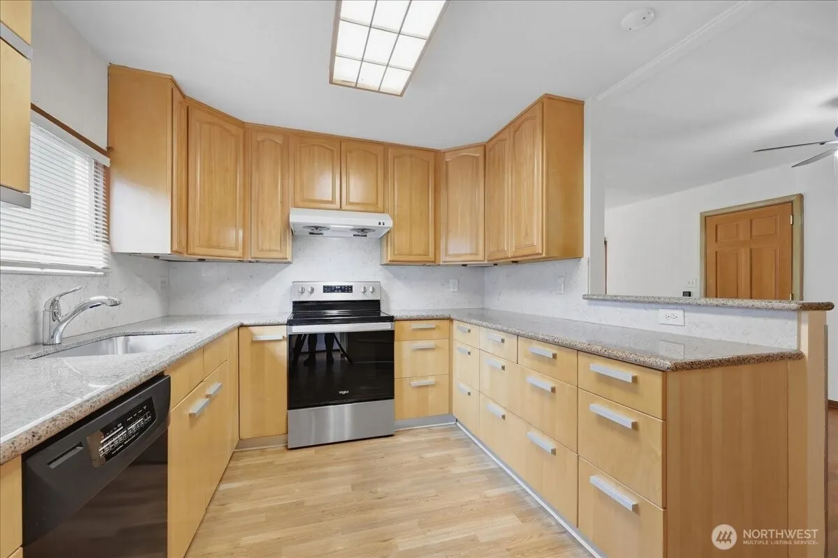 11330 E Riverside Drive #40, Bothell, WA 98043